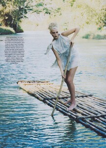 Grecian_von_Unwerth_US_Vogue_May_1994_06.thumb.jpg.4fc5e24a500a7c3b580142d83a3f00e0.jpg