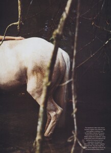 Grecian_von_Unwerth_US_Vogue_May_1994_08.thumb.jpg.306103f611ffd455ca0e1252cdbadbb8.jpg