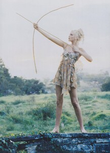 Grecian_von_Unwerth_US_Vogue_May_1994_10.thumb.jpg.8d379d52be0200413a68e24d03d9bc2b.jpg