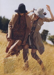 Head_Weber_US_Vogue_October_2009_08.thumb.jpg.4fbd85237a8a33061648a8c26cec2e75.jpg