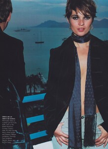 KM_Testino_US_Vogue_August_2001_04.thumb.jpg.2bc3d85b174167f5d616b9c72468aae7.jpg