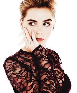 Kiernan-Shipka-black-dress.jpg