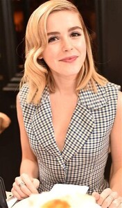 Kiernan-Shipka-sexy-hair.jpg