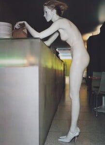 Klein_Penn_US_Vogue_January_2002_02.thumb.jpg.b8c7a670fab6d0539db1fdfd6bf273bb.jpg