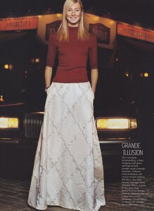Klein_US_Vogue_August_2001_06.thumb.jpg.427b720ea51fc9345f0c08e165770cd7.jpg
