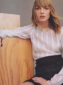 Klein_US_Vogue_June_2001_08.thumb.jpg.67fcf1532b68b3ad127d626057fe6a2b.jpg
