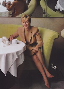Leibovitz_US_Vogue_August_1997_04.thumb.jpg.26c943e309d943c3db30da76b4f56bc1.jpg