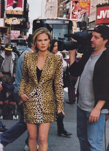 Leibovitz_US_Vogue_August_1997_06.thumb.jpg.bbd6d2593faa3905295efbbc01e4f7fe.jpg