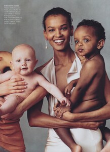 Leibovitz_US_Vogue_July_2002_05.thumb.jpg.7cd2ac1204e9b6023640cd90ef0974ef.jpg