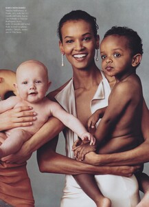Leibovitz_US_Vogue_July_2002_05.thumb.jpg.c239a737751284ef2f5d8684fba894f1.jpg