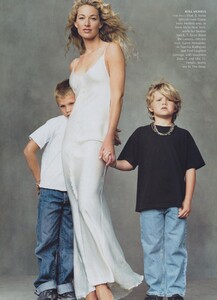 Leibovitz_US_Vogue_July_2002_07.thumb.jpg.98e80993936ef5f1fd0c989f25b3c27c.jpg