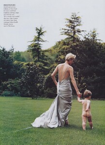Leibovitz_US_Vogue_July_2002_15.thumb.jpg.a30c4a4bac8ae24e157aabc4a718b94b.jpg