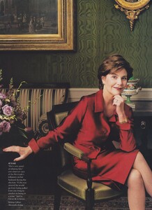 Leibovitz_US_Vogue_June_2001_02.thumb.jpg.f8b5f9d79f0834aa0b1080ad485b7179.jpg