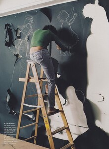 Leibovitz_US_Vogue_May_2005_01.thumb.jpg.a618f3637d56c3d6997ae5e89af054f4.jpg