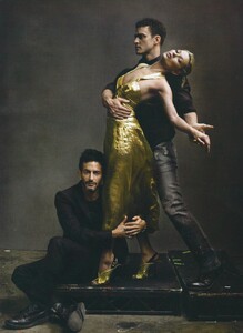 Leibovitz_US_Vogue_May_2009_02.thumb.jpg.705e2359bf4d83d743e50d2207bc8942.jpg