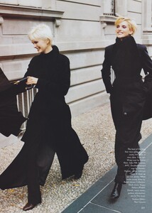 Long_Testino_US_Vogue_November_1996_03.thumb.jpg.2f70a5133cb09a9cfb0b973960cd99f2.jpg