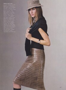 Lounge_Meisel_US_Vogue_August_2000_06.thumb.jpg.92018b2756ef32eb9f827b2fdf03a465.jpg