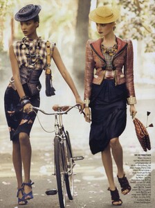 Madcap_Meisel_US_Vogue_February_2009_02.thumb.jpg.9a550cda58f7cbb4759eaba167870345.jpg