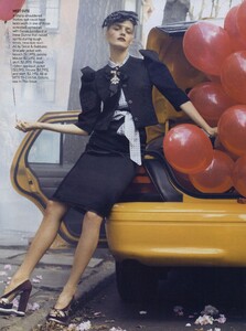 Madcap_Meisel_US_Vogue_February_2009_04.thumb.jpg.a47f89a4752989fee71c268cf0475141.jpg