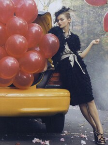 Madcap_Meisel_US_Vogue_February_2009_05.thumb.jpg.7cf499e36560a275616b4311d33ce825.jpg