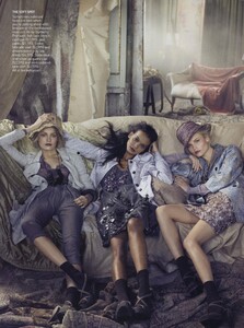 Madcap_Meisel_US_Vogue_February_2009_10.thumb.jpg.b9d0c3f3214d19475d0e06039a13adda.jpg