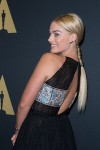 Margot_Robbie_Academy_Motion_Picture_Arts_tDJLc0fnJZux.jpg