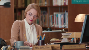 Margot_Robbie_SNL16.mkv_000013583.png