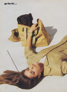 Maser_US_Vogue_May_1988_05.thumb.jpg.3acb3e00dc3d21725adef6818490222e.jpg