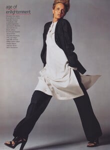 Meisel_US_Vogue_August_2001_11.thumb.jpg.653694776f7ef092f577c9c2d9d1f067.jpg