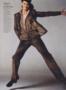 Meisel_US_Vogue_August_2001_16.thumb.jpg.e6141879f1c741e4165c3a7e212c8787.jpg