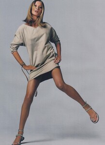 Meisel_US_Vogue_December_2001_03.thumb.jpg.dff12e99128f8a88de4d43d480167328.jpg