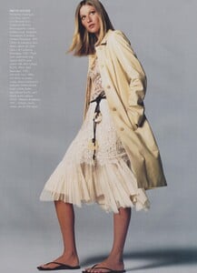 Meisel_US_Vogue_December_2001_08.thumb.jpg.4f33eb98d72a91b11bb72eaa071b9d9a.jpg