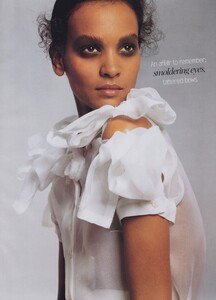 Meisel_US_Vogue_January_2002_17.thumb.jpg.39e7097c3b9d0922a4bad8073b8238a4.jpg