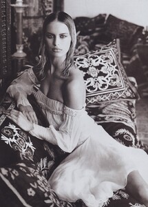 Meisel_US_Vogue_July_2002_03.thumb.jpg.5a9a901cdb6eb5ac34a599a457d53a13.jpg