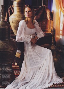 Meisel_US_Vogue_July_2002_04.thumb.jpg.5fb5d678c988a73bdd2c9c8c8f8b7ab3.jpg