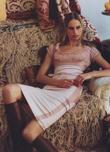Meisel_US_Vogue_July_2002_05.thumb.jpg.fed31eec9f08c1e8ff4104ca43d8c869.jpg