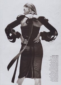 Meisel_US_Vogue_July_2002_06.thumb.jpg.be41b95b75e03735b14f8fb022385737.jpg