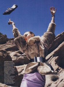Meisel_US_Vogue_October_2008_08.thumb.jpg.2681aca3612ea7c26b6635bef2801d11.jpg