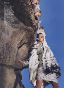 Meisel_US_Vogue_October_2008_12.thumb.jpg.8eaf2b107d15fe0e0c88e25f0703222f.jpg