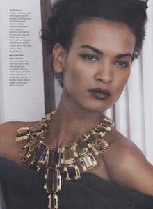 Metzner_US_Vogue_December_2001_02.thumb.jpg.4706ee0511d4de2e0d789857e5846ed2.jpg