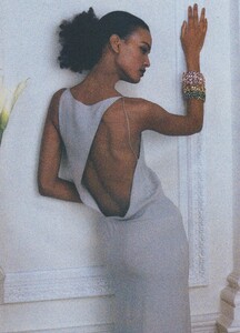 Metzner_US_Vogue_December_2001_06.thumb.jpg.dd61a8442325b288b0154a7e12cfdc2c.jpg