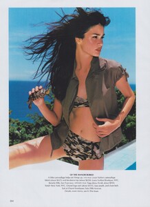 Money_Testino_US_Vogue_May_2001_09.thumb.jpg.4c7c0852ac2f3467399572f26f4bebee.jpg