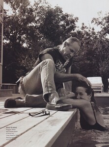 Munro_Leibovitz_US_Vogue_August_2001_06.thumb.jpg.e89a12a027b8302bfad9ae0a200ddd8d.jpg