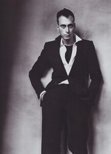 Penn_Munro_US_Vogue_May_2001_01.thumb.jpg.46ddd099c99abbb9f5b2754e63d5cf66.jpg