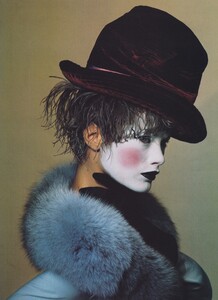 Penn_US_Vogue_July_2007_04.thumb.jpg.ade06938052f1020e676160ea22069d4.jpg