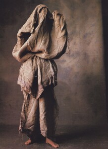 Penn_US_Vogue_July_2007_12.thumb.jpg.a2d261c823ac2039c475e6d4e9cefb90.jpg