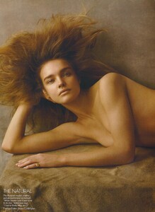Pretender_Meisel_US_Vogue_May_2009_01.thumb.jpg.d2bbd4cf1d337de910cc12f009a9c28b.jpg