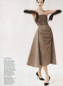 Pretender_Meisel_US_Vogue_May_2009_04.thumb.jpg.2615813ba019d0ab01b209c9cacff877.jpg