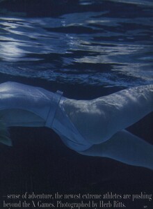 Risky_Ritts_US_Vogue_April_1999_02.thumb.jpg.d4ce04ce2a262c78b5b7b11c69605fa2.jpg