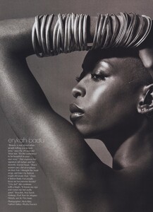 Ritts_Penn_US_Vogue_August_2001_01.thumb.jpg.bd9b431fdc14eced43940e6317e08097.jpg